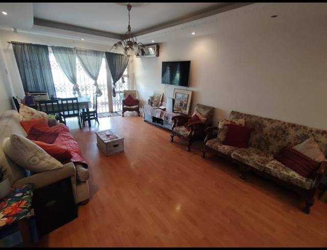 3 BEDROOM TOWNHOUSE FOR SALE IN SUNNINGDALE